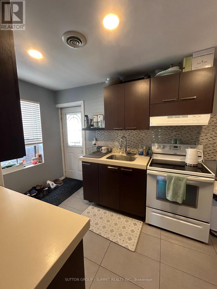 8 St Matthews Avenue, Hamilton (Beasley), Ontario  L8L 5P3 - Photo 6 - X12914124