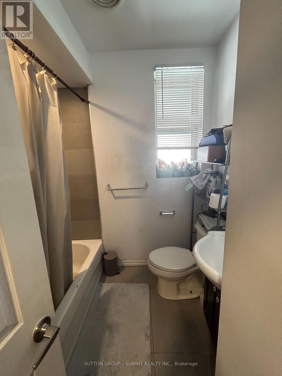 8 St Matthews Avenue, Hamilton (Beasley), Ontario  L8L 5P3 - Photo 8 - X12914124