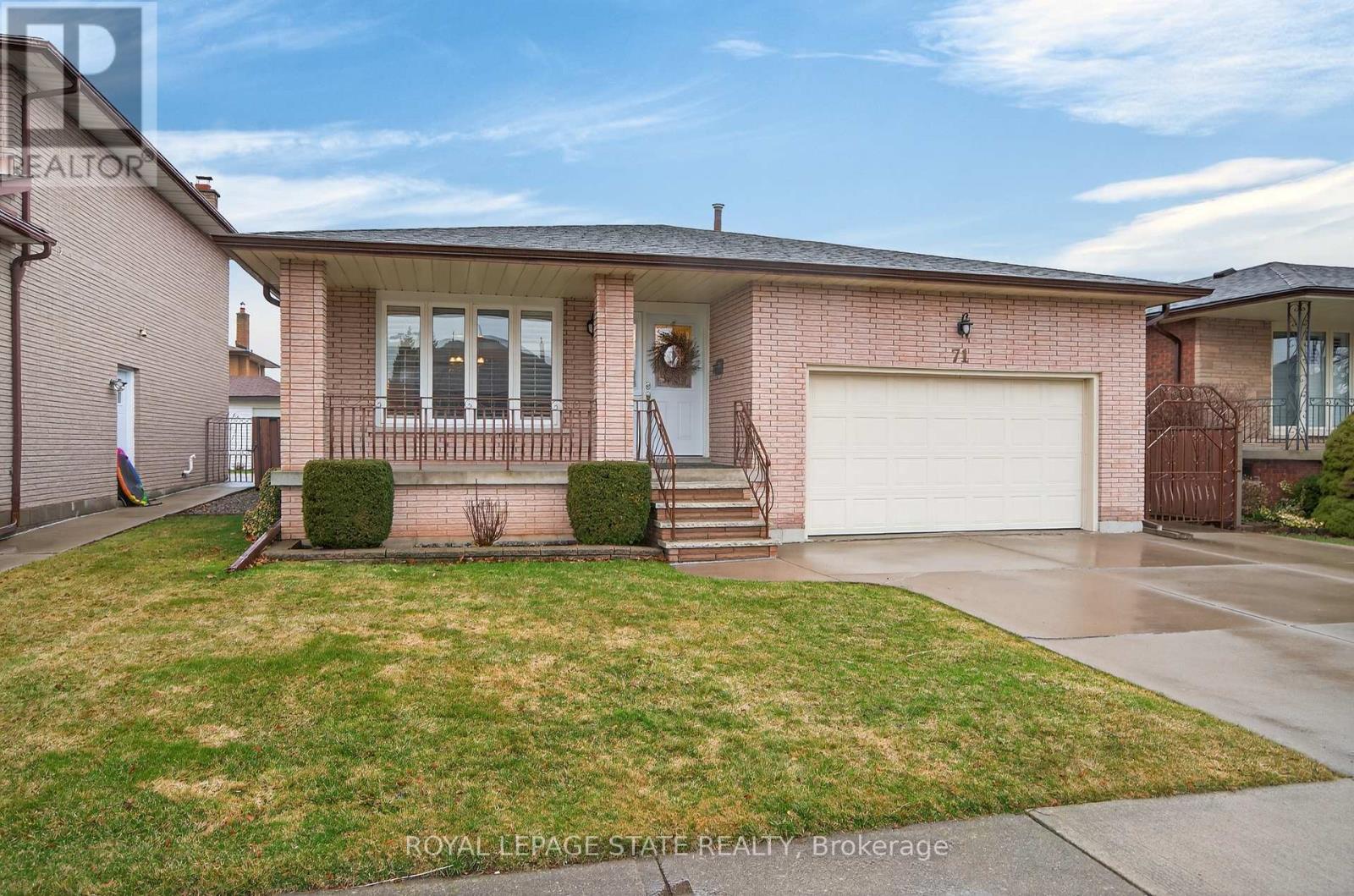 71 Ellington Avenue, Hamilton (Stoney Creek), Ontario  L8E 3T5 - Photo 3 - X12914174