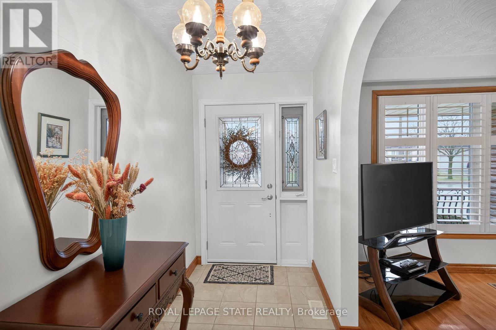 71 Ellington Avenue, Hamilton (Stoney Creek), Ontario  L8E 3T5 - Photo 5 - X12914174