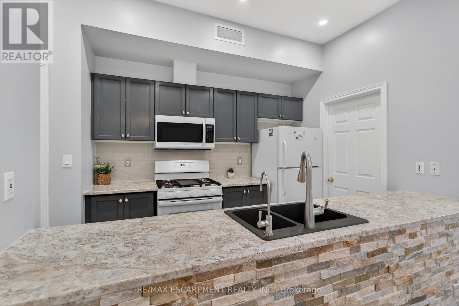 4 - 60 Natalia Avenue, Hamilton (Twenty Place), Ontario  L0R 1W0 - Photo 19 - X12914192