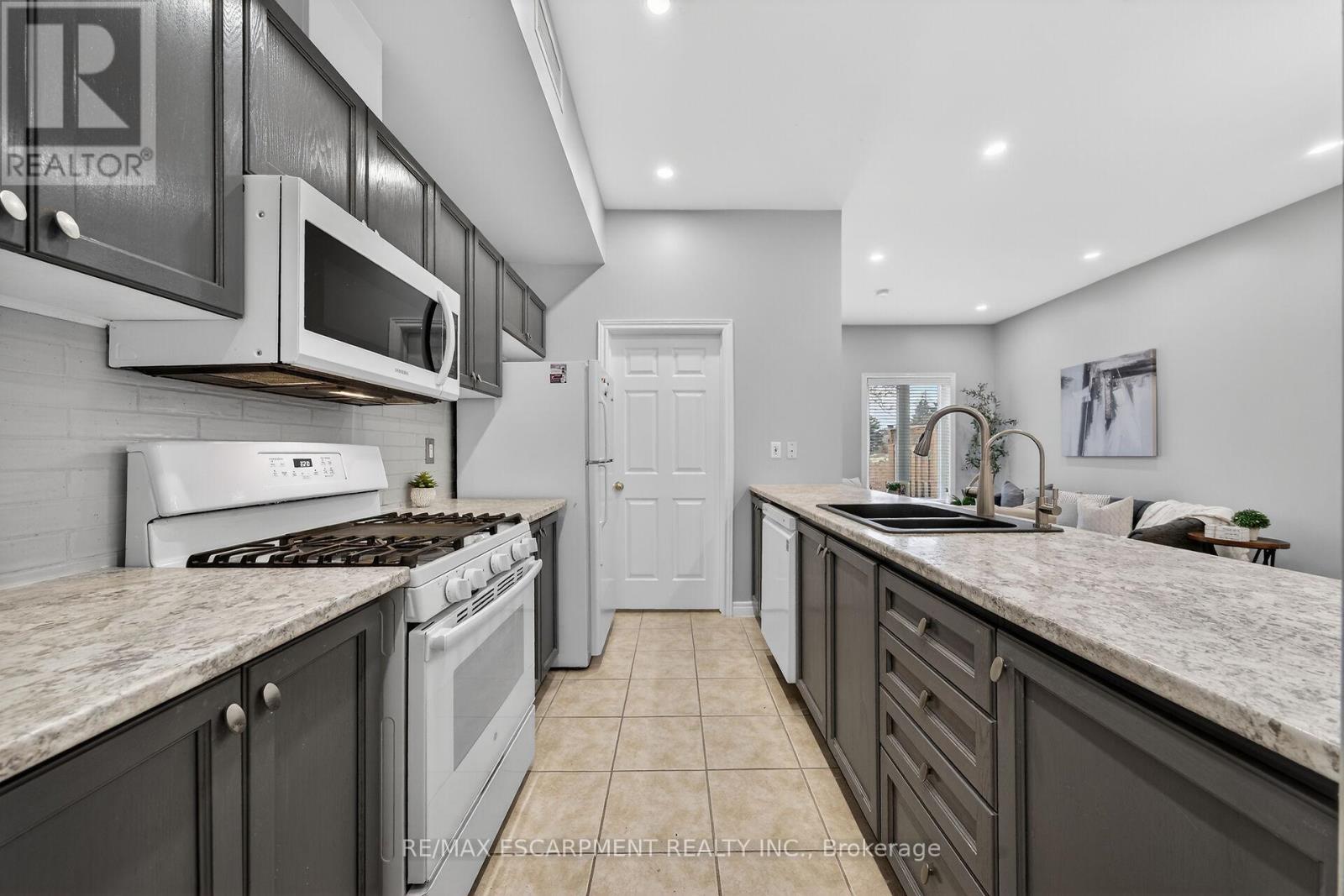 4 - 60 Natalia Avenue, Hamilton (Twenty Place), Ontario  L0R 1W0 - Photo 20 - X12914192