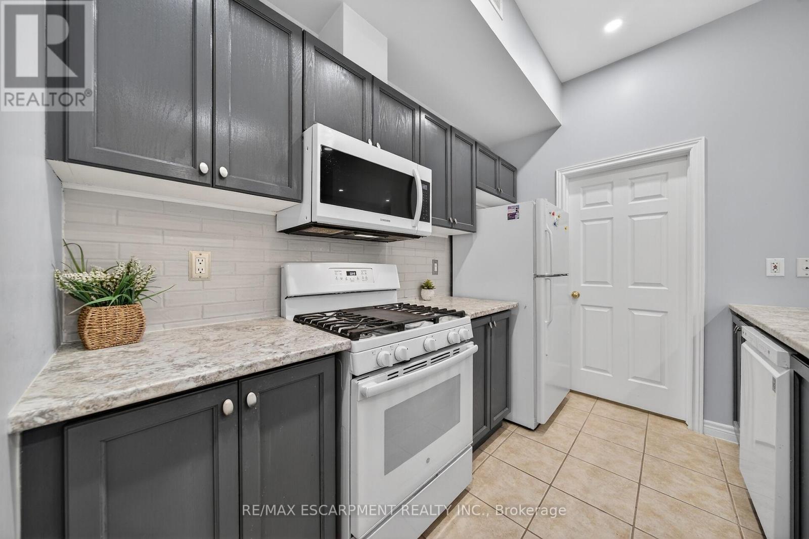 4 - 60 Natalia Avenue, Hamilton (Twenty Place), Ontario  L0R 1W0 - Photo 22 - X12914192