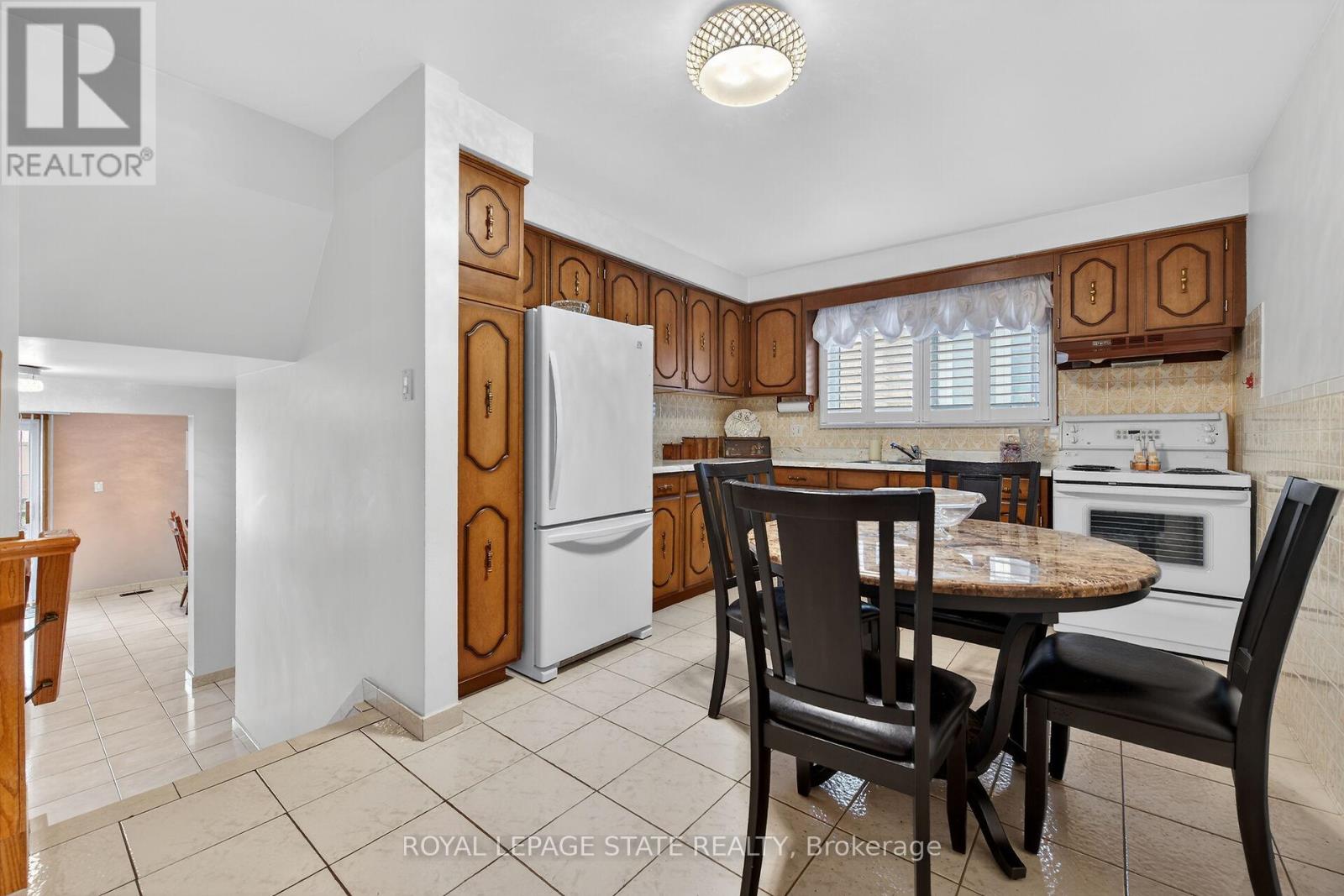 15 Fairington Crescent, Hamilton (Kentley), Ontario  L8E 3N3 - Photo 12 - X12914272