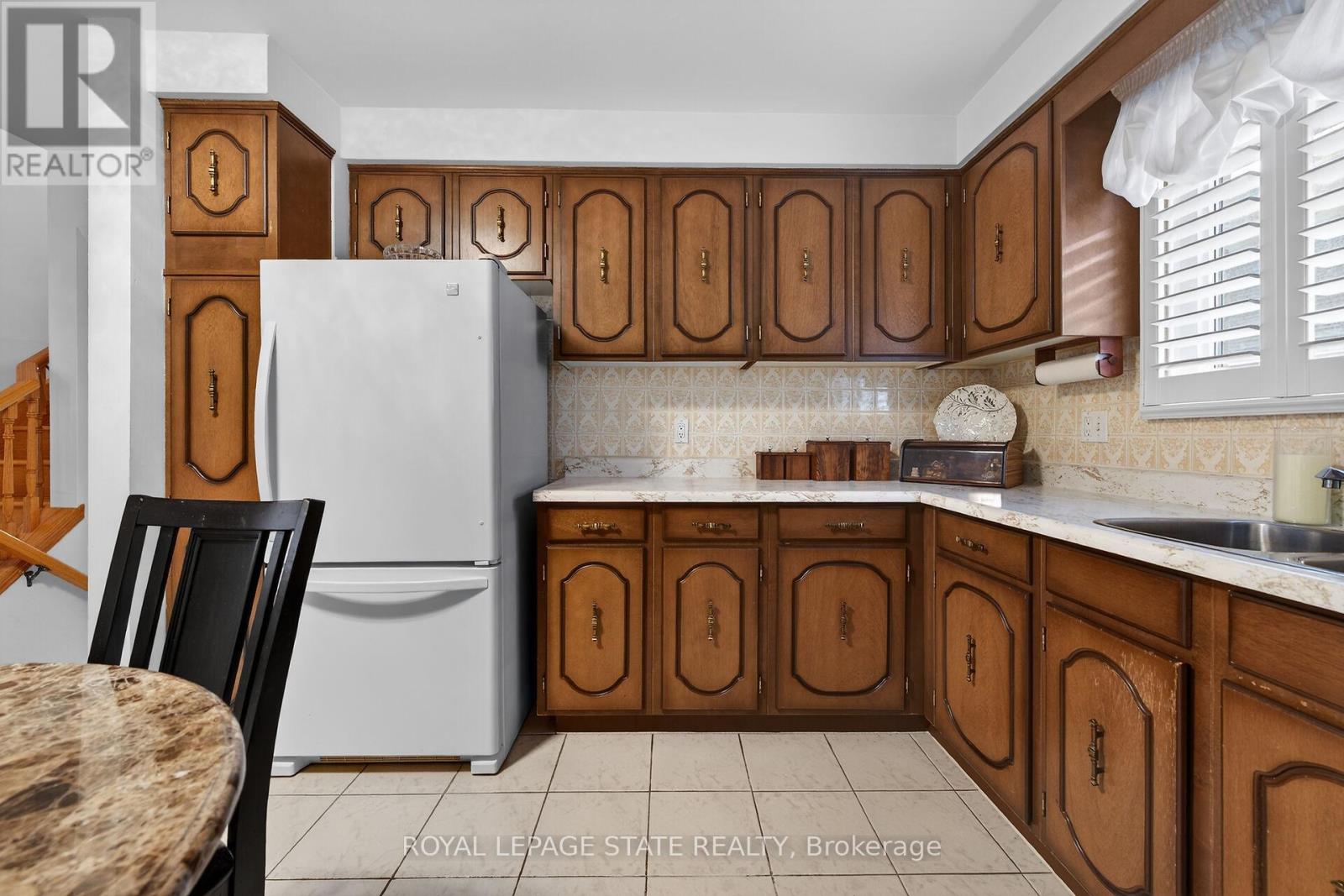 15 Fairington Crescent, Hamilton (Kentley), Ontario  L8E 3N3 - Photo 14 - X12914272