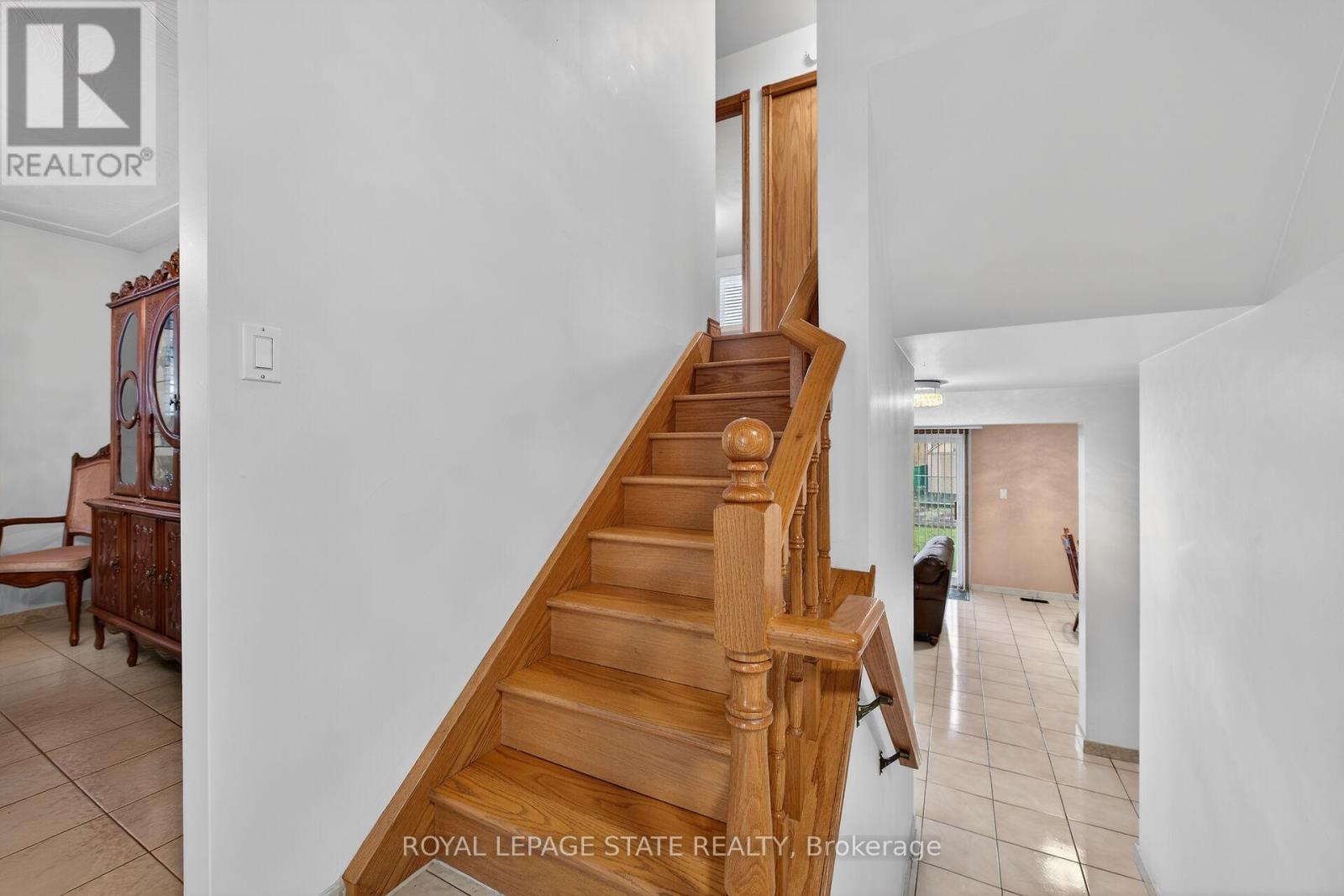 15 Fairington Crescent, Hamilton (Kentley), Ontario  L8E 3N3 - Photo 25 - X12914272