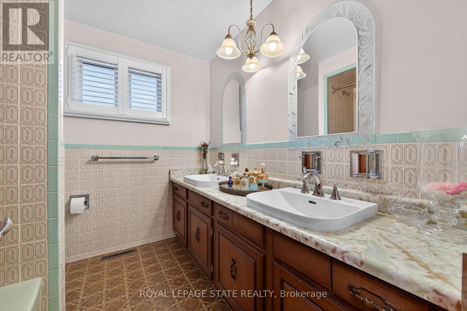 15 Fairington Crescent, Hamilton (Kentley), Ontario  L8E 3N3 - Photo 31 - X12914272