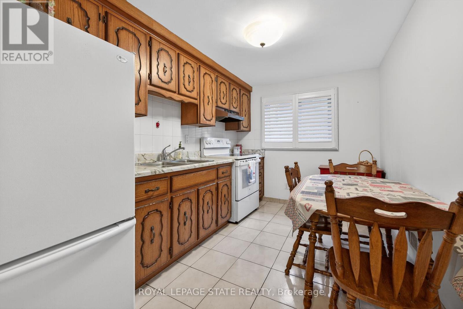 15 Fairington Crescent, Hamilton (Kentley), Ontario  L8E 3N3 - Photo 33 - X12914272