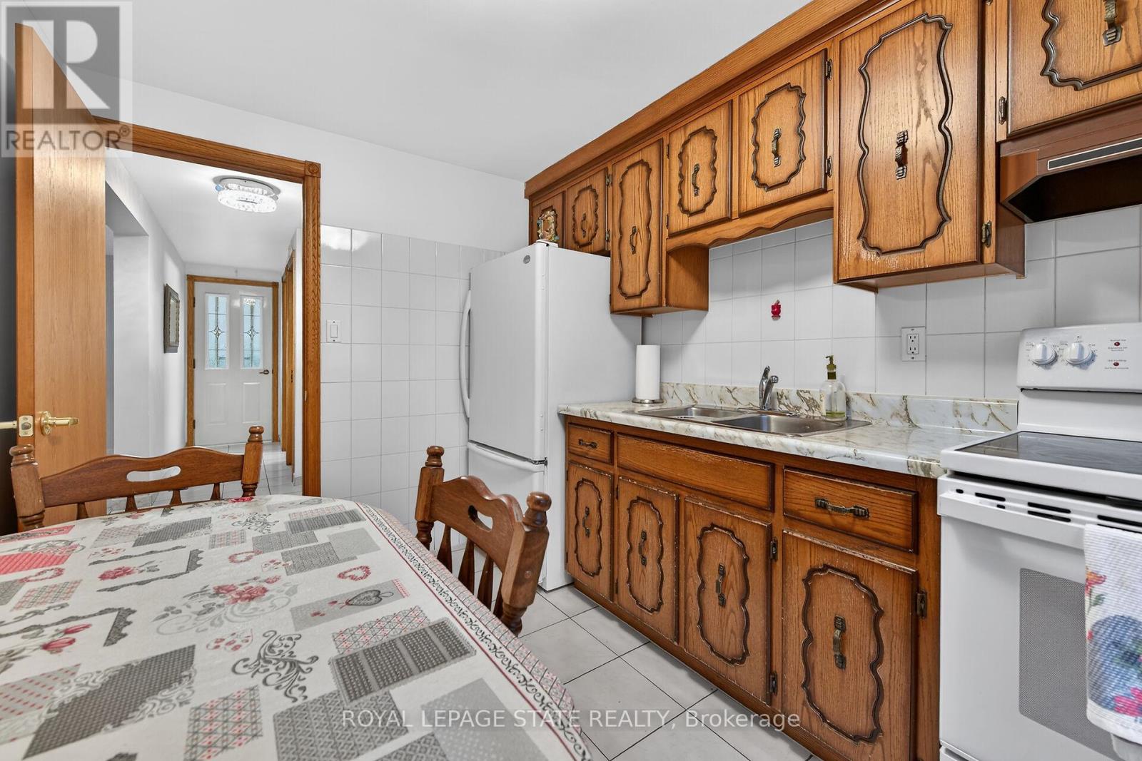 15 Fairington Crescent, Hamilton (Kentley), Ontario  L8E 3N3 - Photo 34 - X12914272