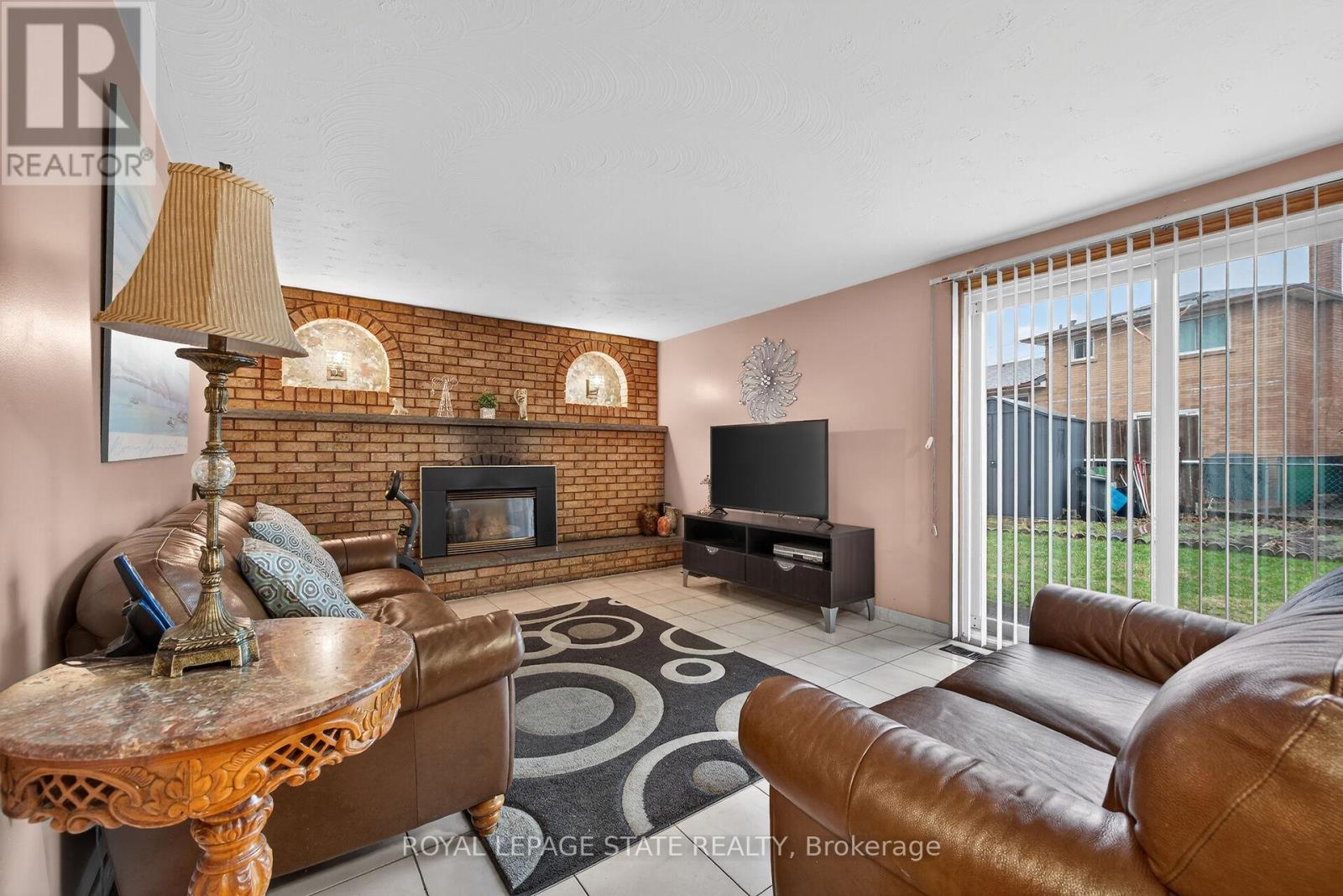 15 Fairington Crescent, Hamilton (Kentley), Ontario  L8E 3N3 - Photo 37 - X12914272