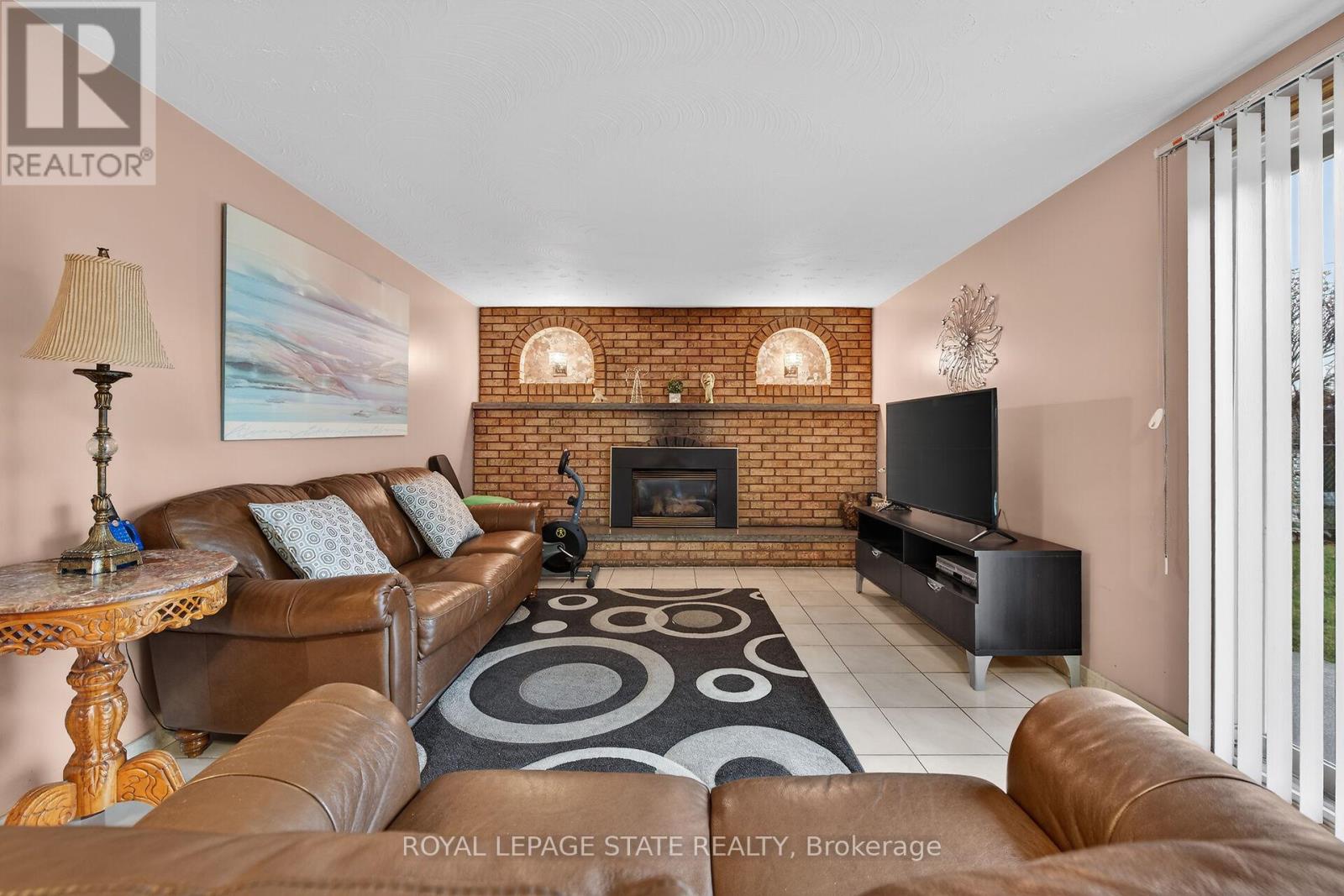 15 Fairington Crescent, Hamilton (Kentley), Ontario  L8E 3N3 - Photo 38 - X12914272