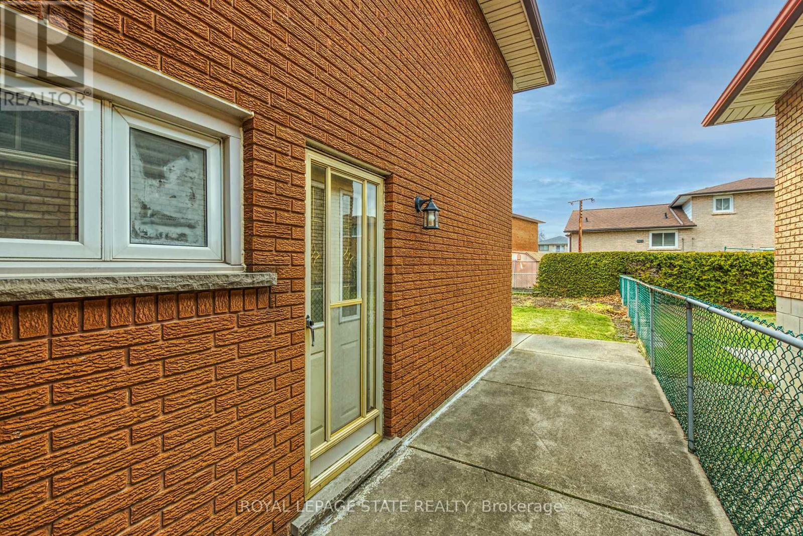 15 Fairington Crescent, Hamilton (Kentley), Ontario  L8E 3N3 - Photo 46 - X12914272