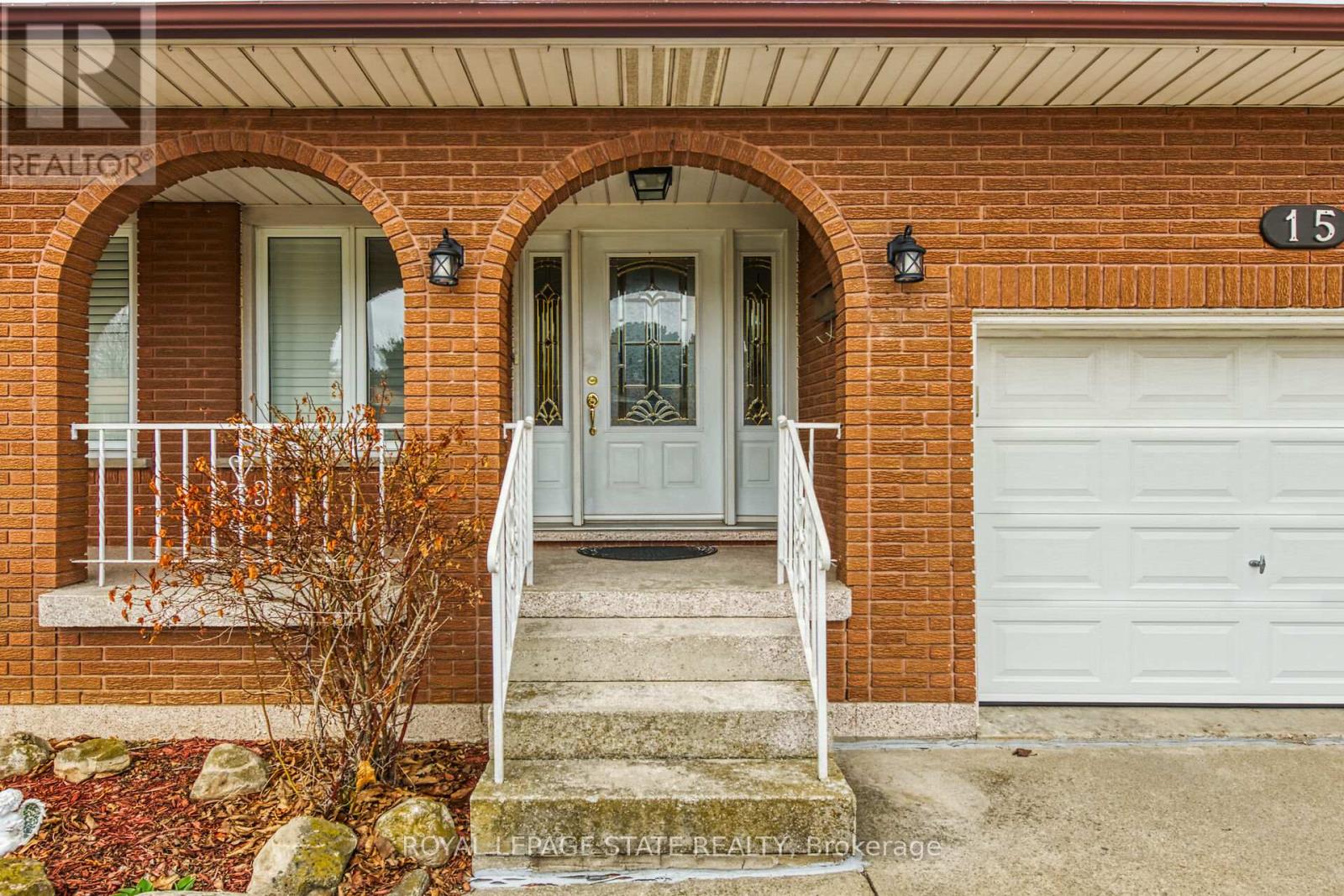 15 Fairington Crescent, Hamilton (Kentley), Ontario  L8E 3N3 - Photo 6 - X12914272