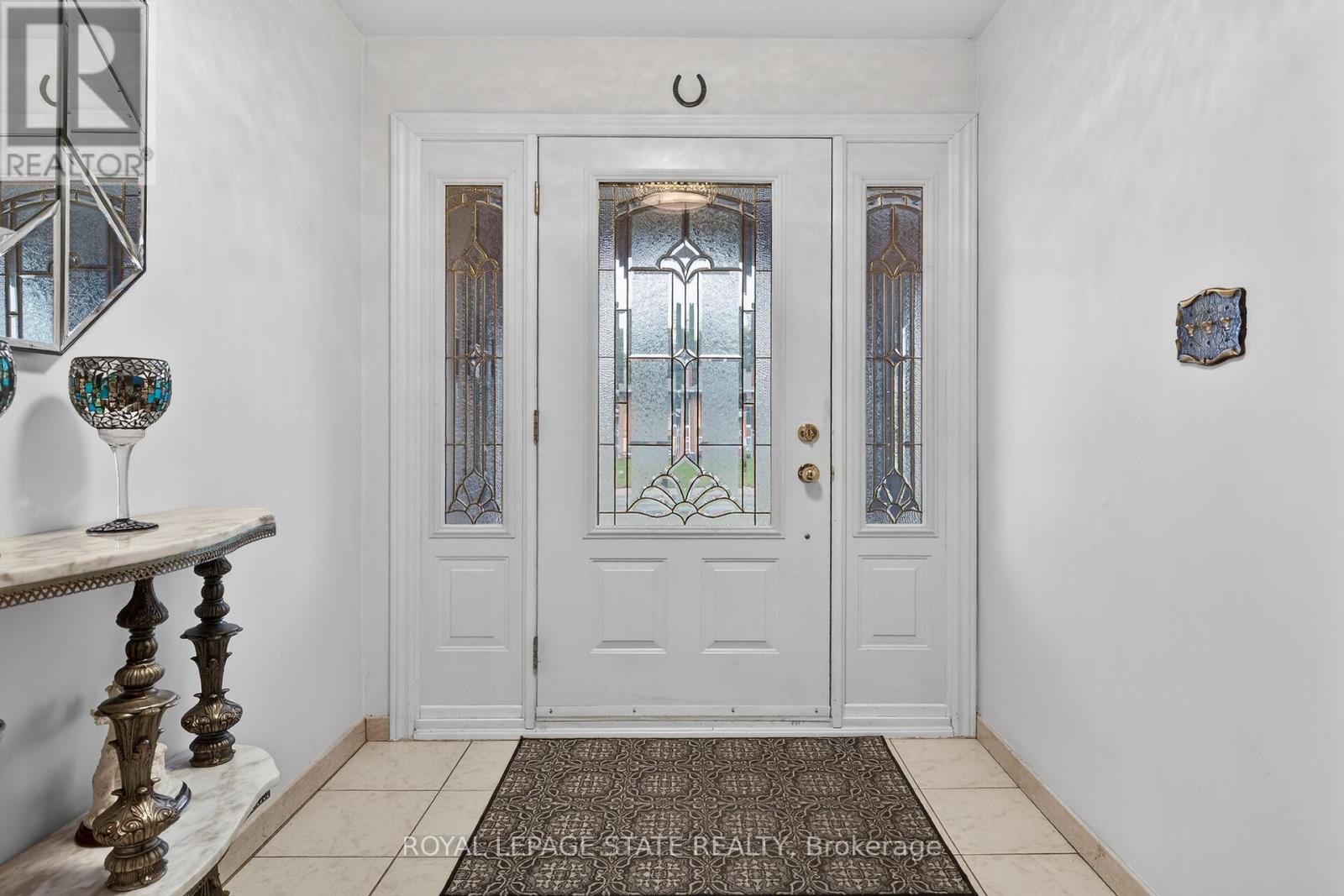 15 Fairington Crescent, Hamilton (Kentley), Ontario  L8E 3N3 - Photo 7 - X12914272