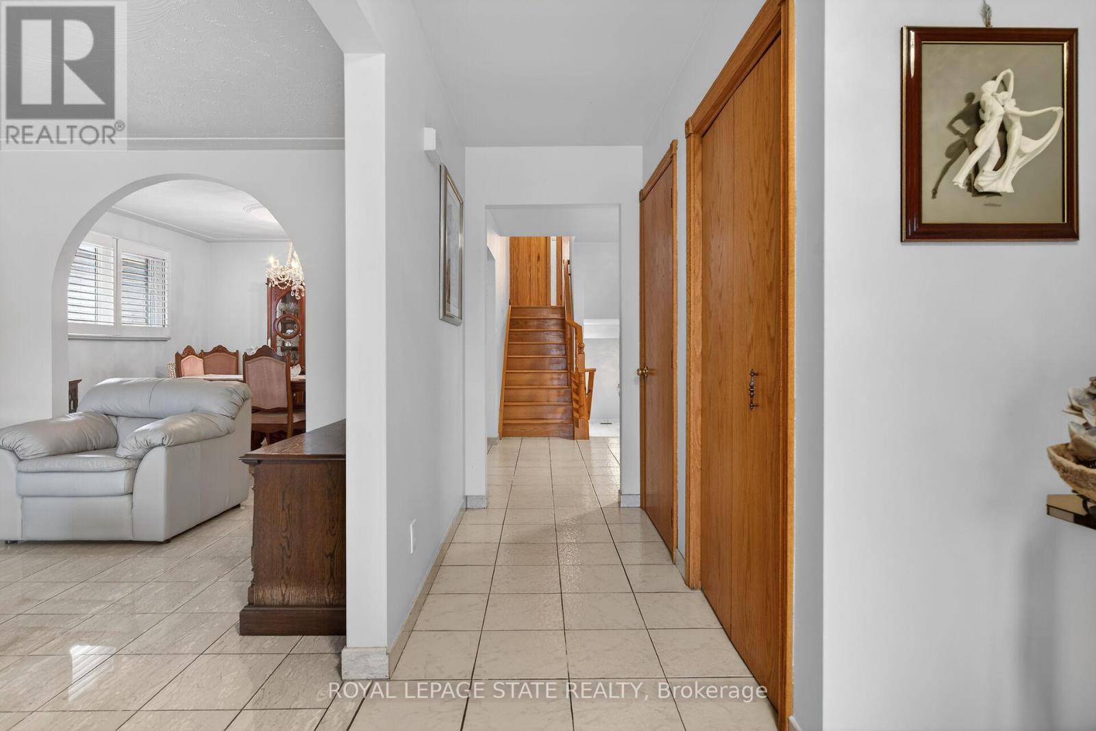 15 Fairington Crescent, Hamilton (Kentley), Ontario  L8E 3N3 - Photo 8 - X12914272