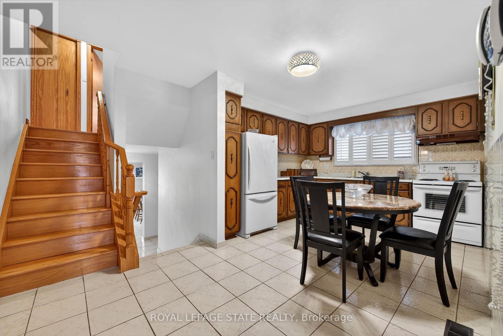 15 Fairington Crescent, Hamilton (Kentley), Ontario  L8E 3N3 - Photo 9 - X12914272