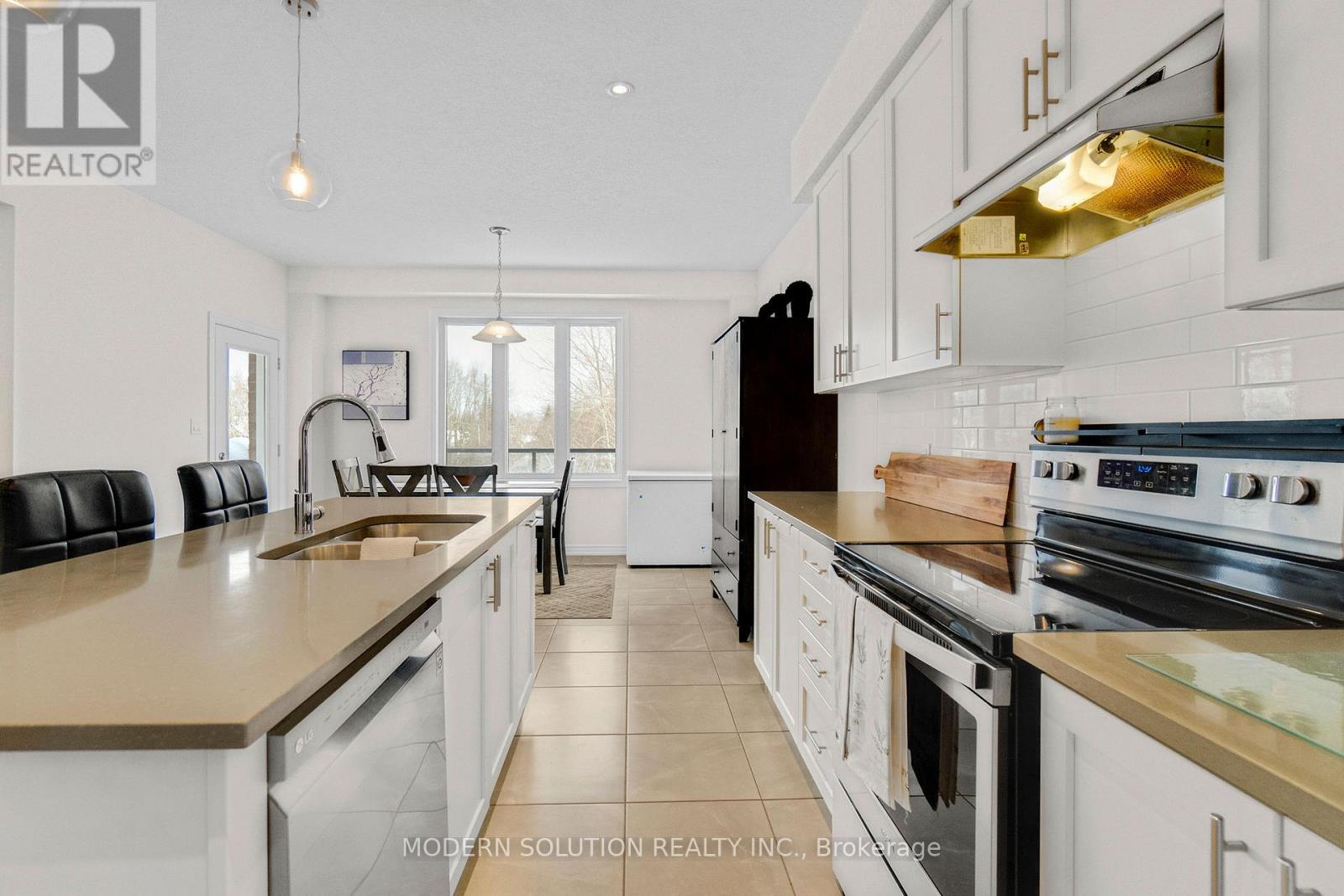 99 Creighton Avenue, Guelph (Grange Road), Ontario  N1E 0H8 - Photo 11 - X12914308