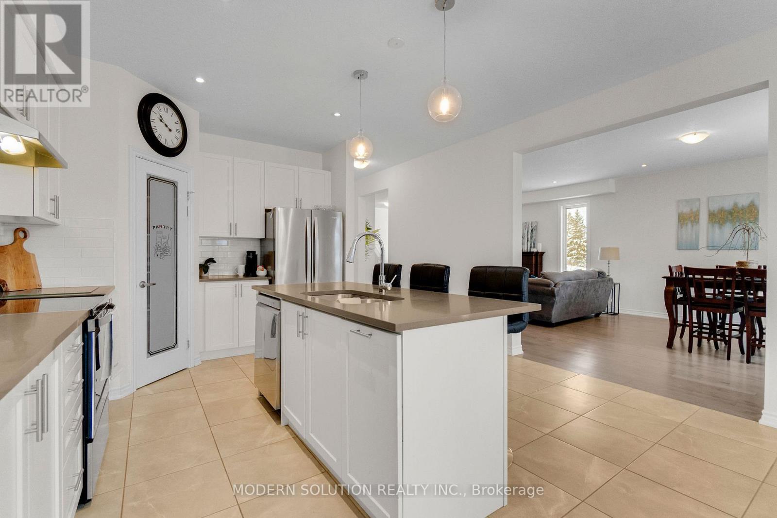 99 Creighton Avenue, Guelph (Grange Road), Ontario  N1E 0H8 - Photo 12 - X12914308