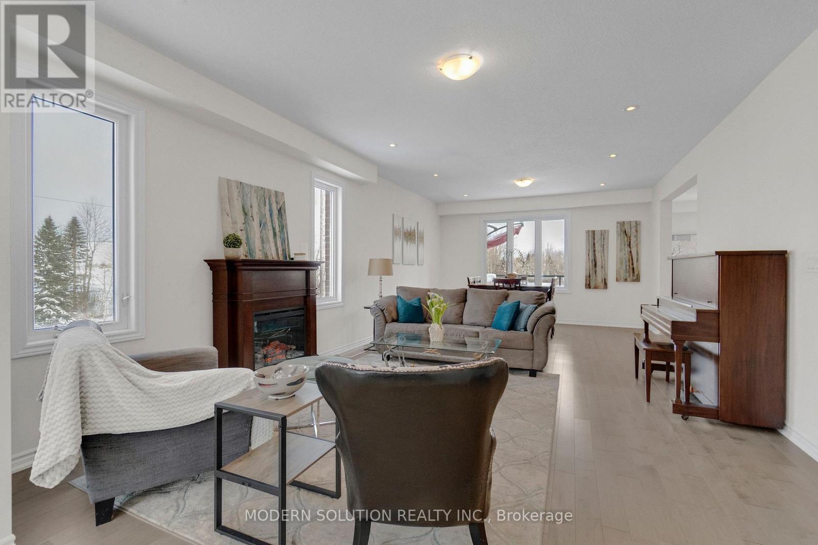 99 Creighton Avenue, Guelph (Grange Road), Ontario  N1E 0H8 - Photo 6 - X12914308