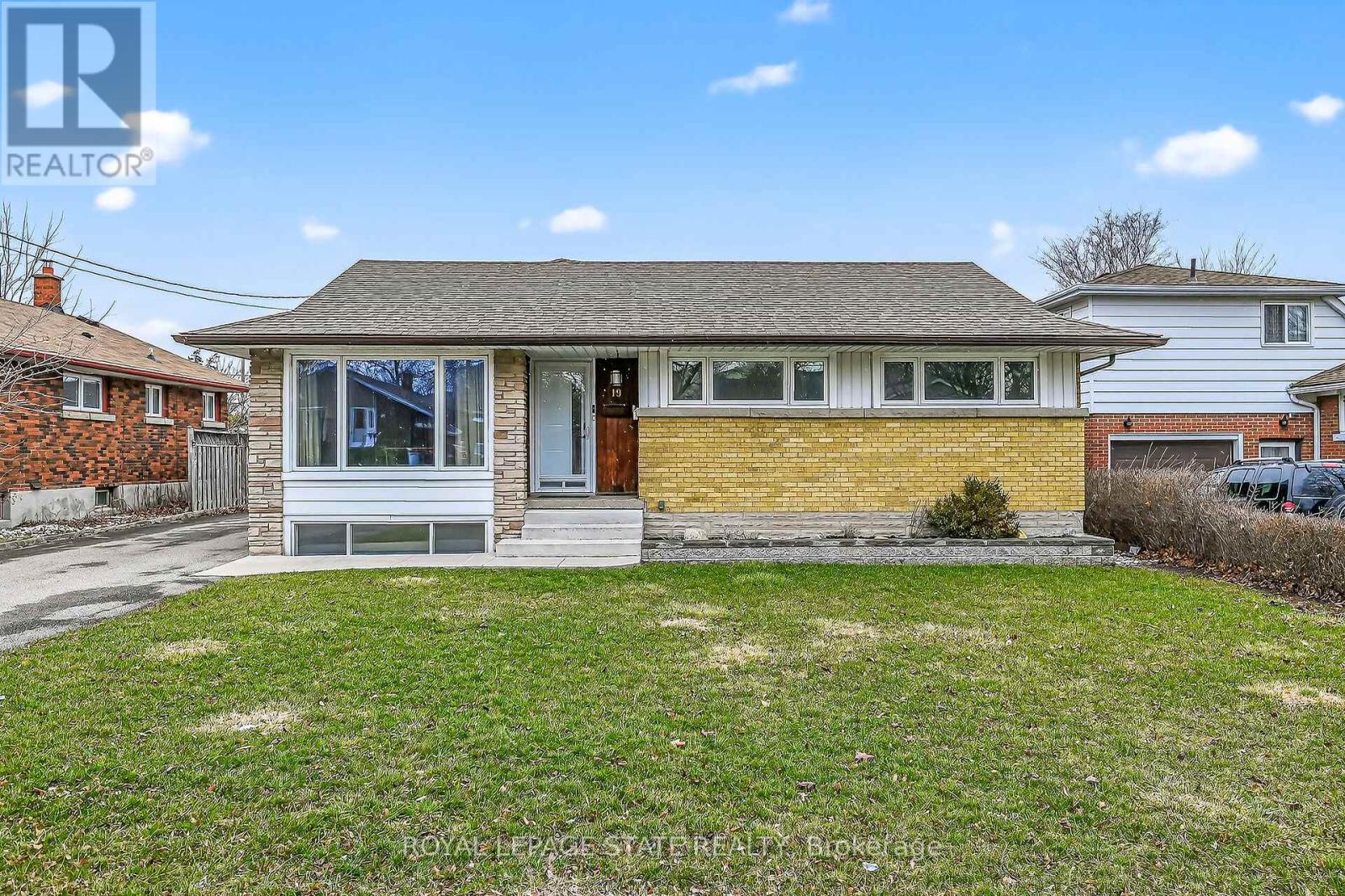 19 BURFIELD AVENUE, Hamilton, Ontario