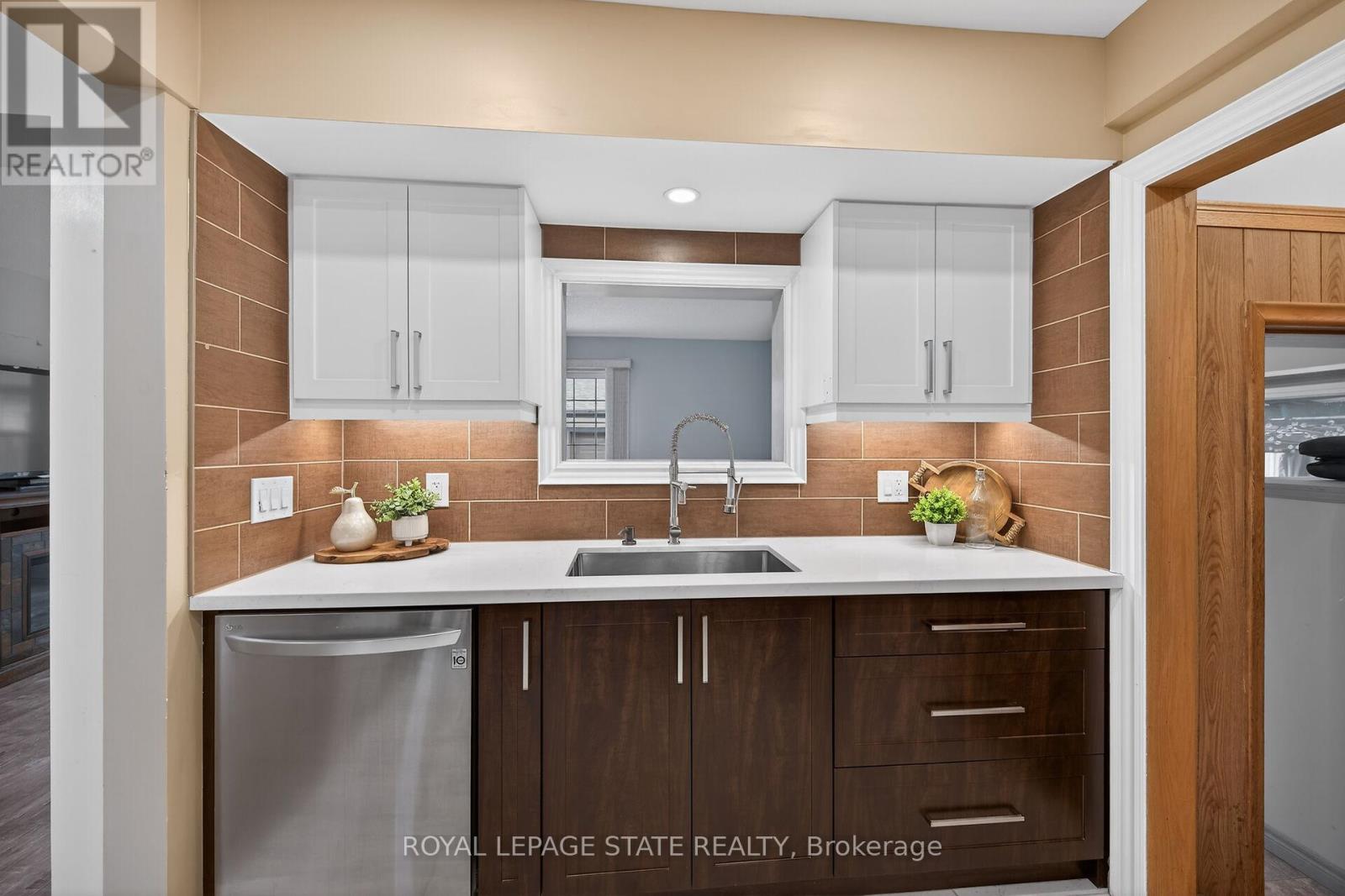 19 Burfield Avenue, Hamilton (Huntington), Ontario  L8T 2J8 - Photo 12 - X12914310