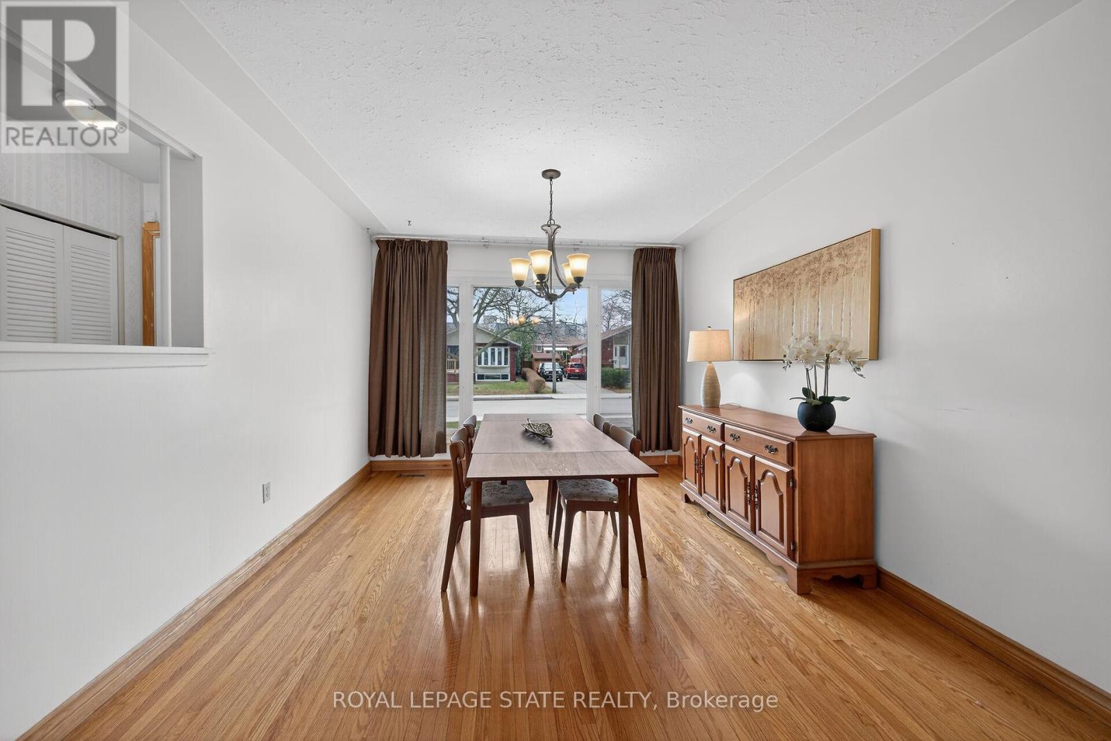 19 Burfield Avenue, Hamilton (Huntington), Ontario  L8T 2J8 - Photo 5 - X12914310