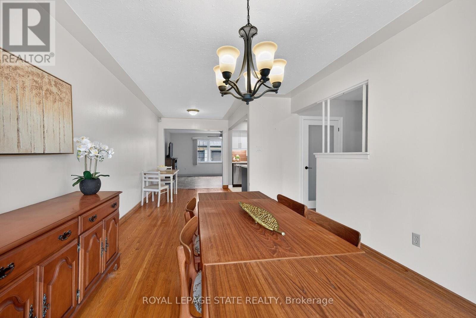 19 Burfield Avenue, Hamilton (Huntington), Ontario  L8T 2J8 - Photo 6 - X12914310