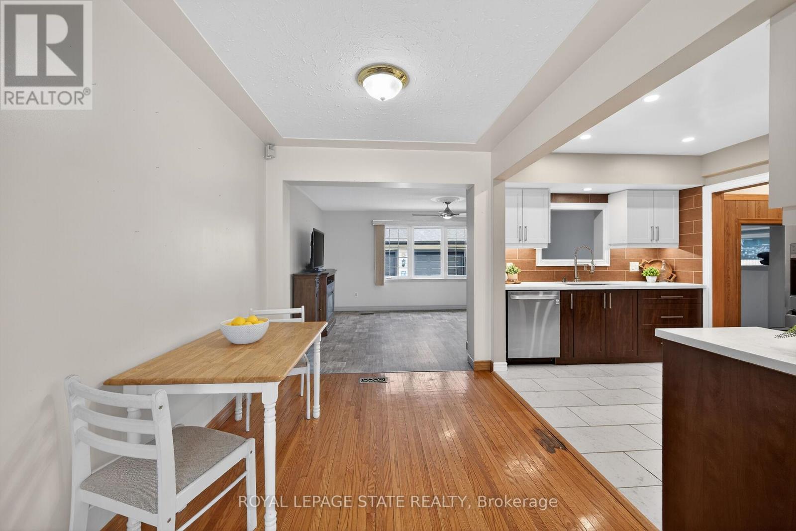 19 Burfield Avenue, Hamilton (Huntington), Ontario  L8T 2J8 - Photo 8 - X12914310