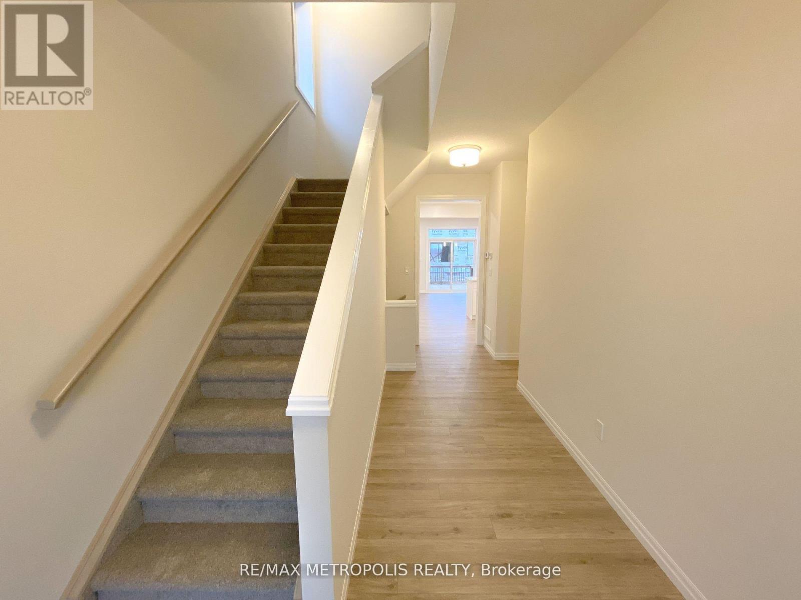 96 Cortland Terrace, St. Thomas, Ontario  N5R 0P9 - Photo 2 - X12914340