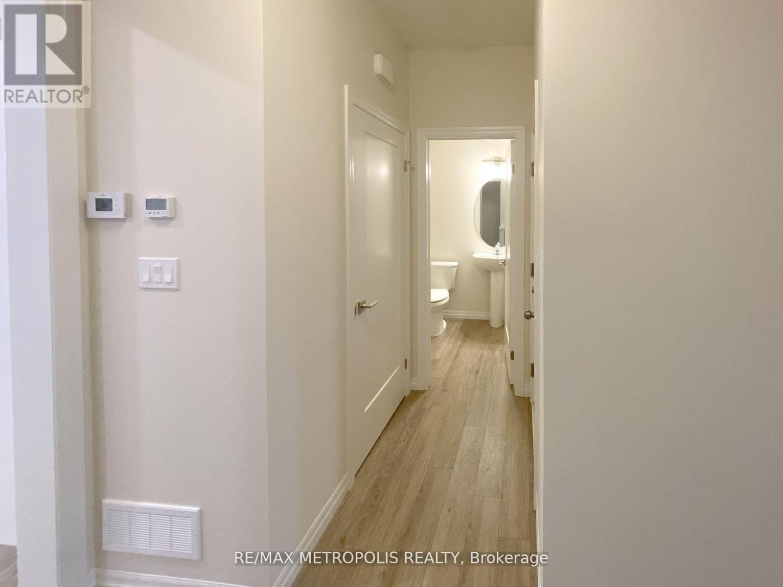 96 Cortland Terrace, St. Thomas, Ontario  N5R 0P9 - Photo 3 - X12914340