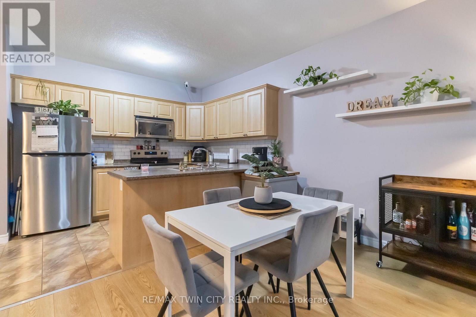 32 - 1038 Colborne Street, Brantford, Ontario  N3S 3T6 - Photo 11 - X12914348