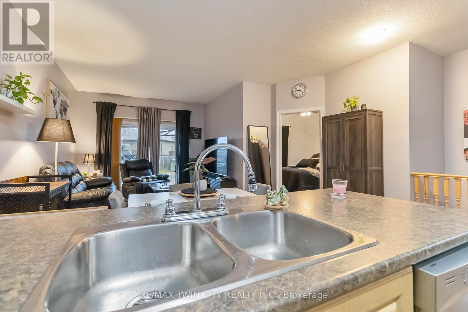 32 - 1038 Colborne Street, Brantford, Ontario  N3S 3T6 - Photo 8 - X12914348