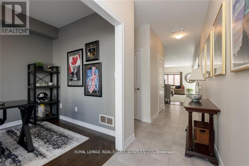 124 Shoreview Place, Hamilton (Stoney Creek), Ontario  L8E 0J4 - Photo 2 - X12914352