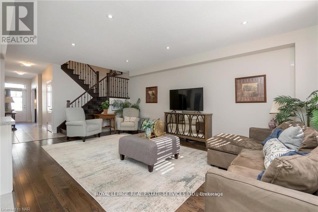 124 Shoreview Place, Hamilton (Stoney Creek), Ontario  L8E 0J4 - Photo 5 - X12914352