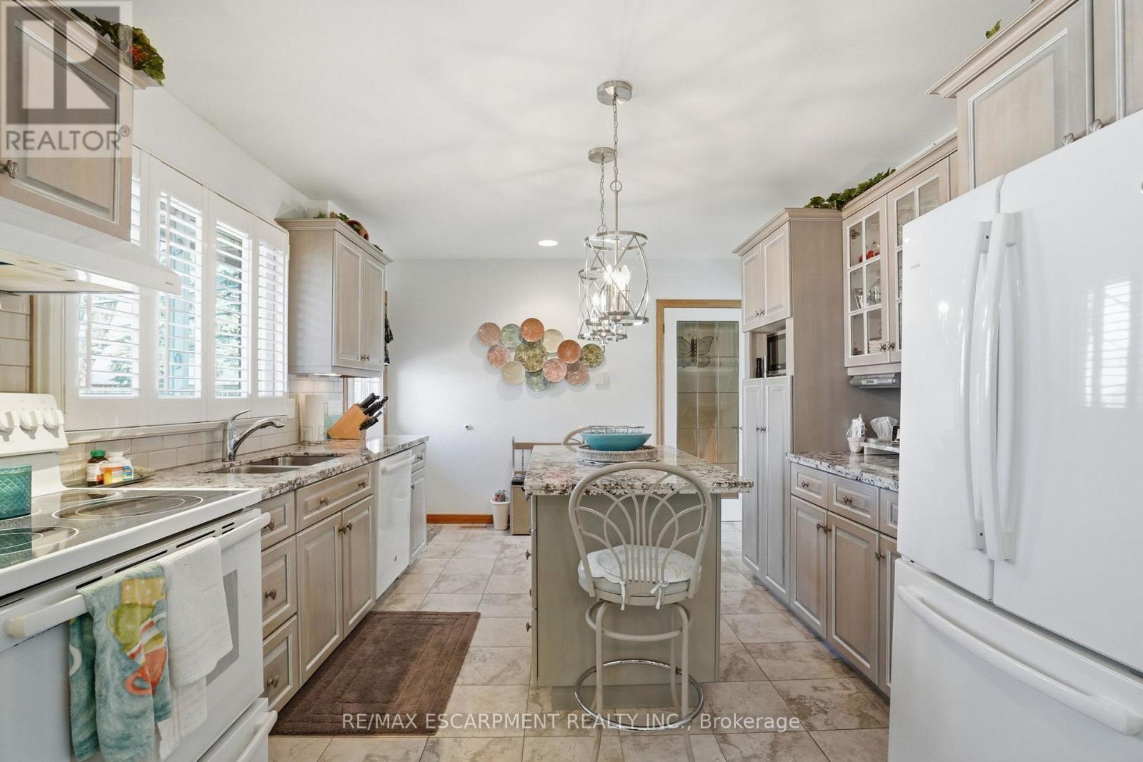 692 Miles Road, Hamilton, Ontario  L0R 1P0 - Photo 11 - X12914372