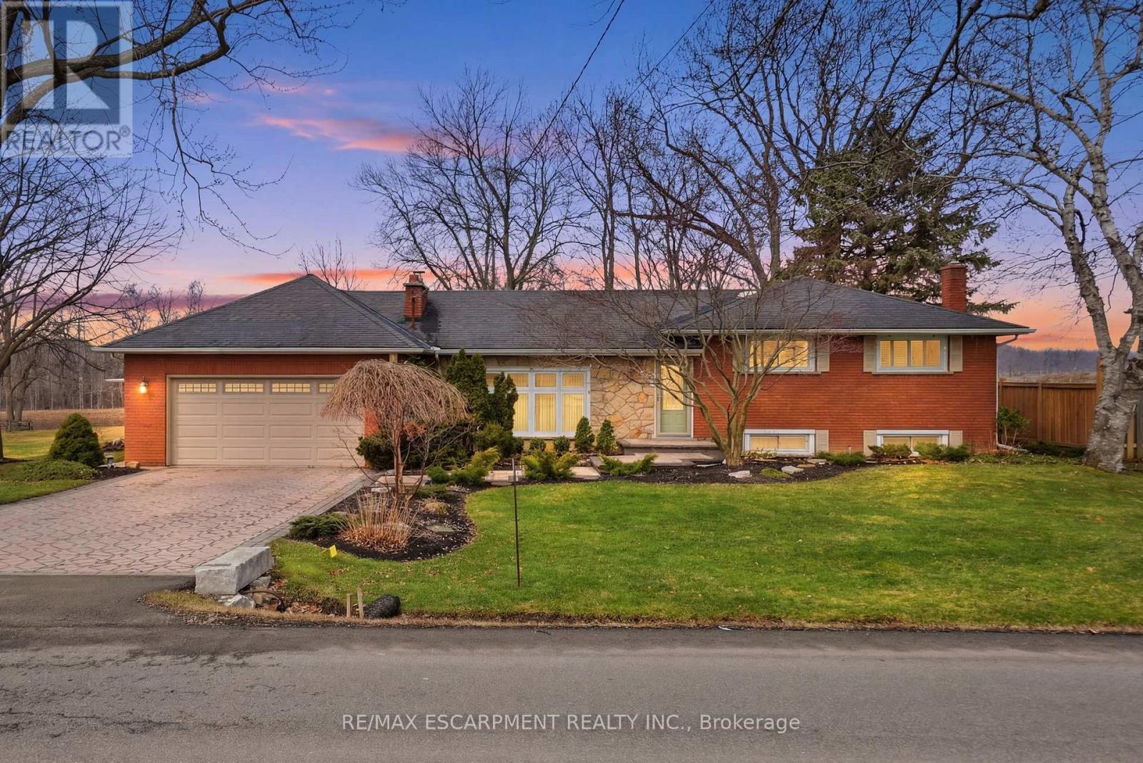 692 Miles Road, Hamilton, Ontario  L0R 1P0 - Photo 2 - X12914372