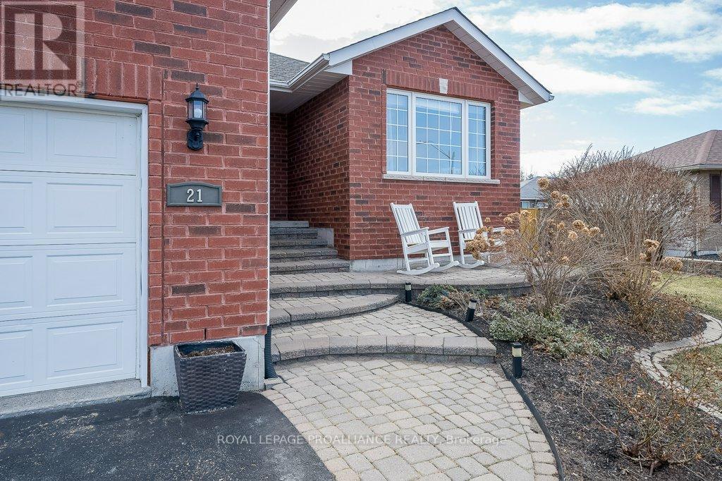 21 Forest Valley Drive, Quinte West, Ontario  K0K 2C0 - Photo 2 - X12914520