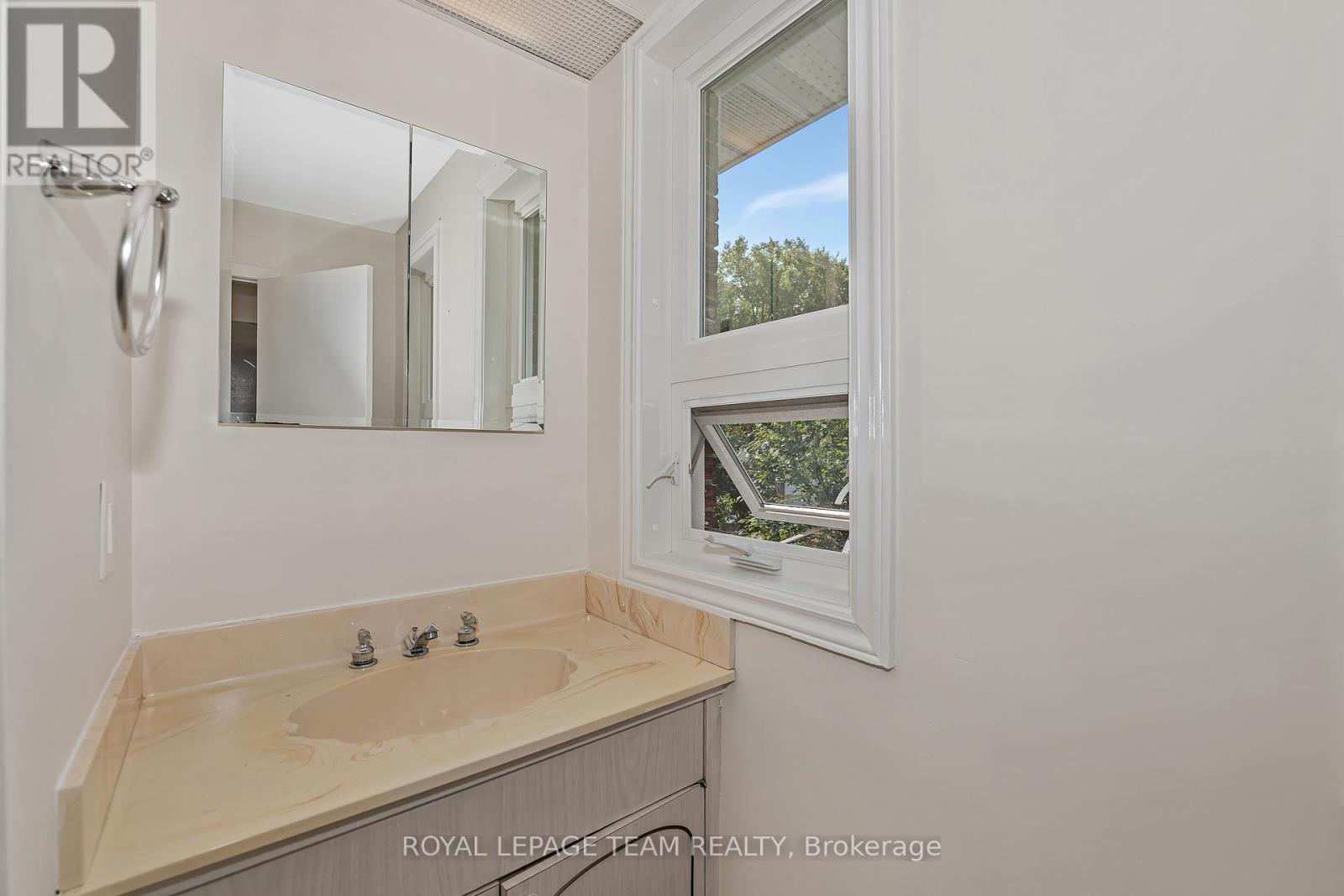 1825 Yale Avenue, Ottawa, Ontario  K1H 6S3 - Photo 37 - X12914404