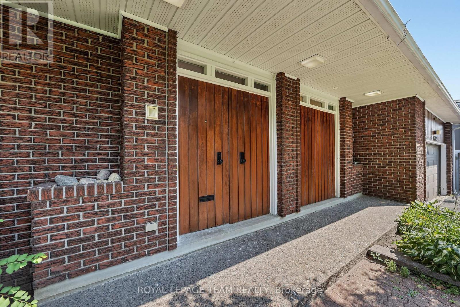 1825 Yale Avenue, Ottawa, Ontario  K1H 6S3 - Photo 4 - X12914404