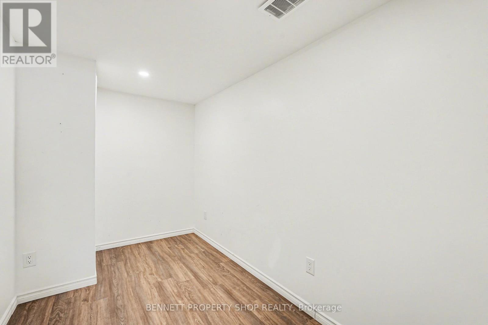 2636 Elmhurst Street, Ottawa, Ontario  K2B 7N6 - Photo 10 - X12914480