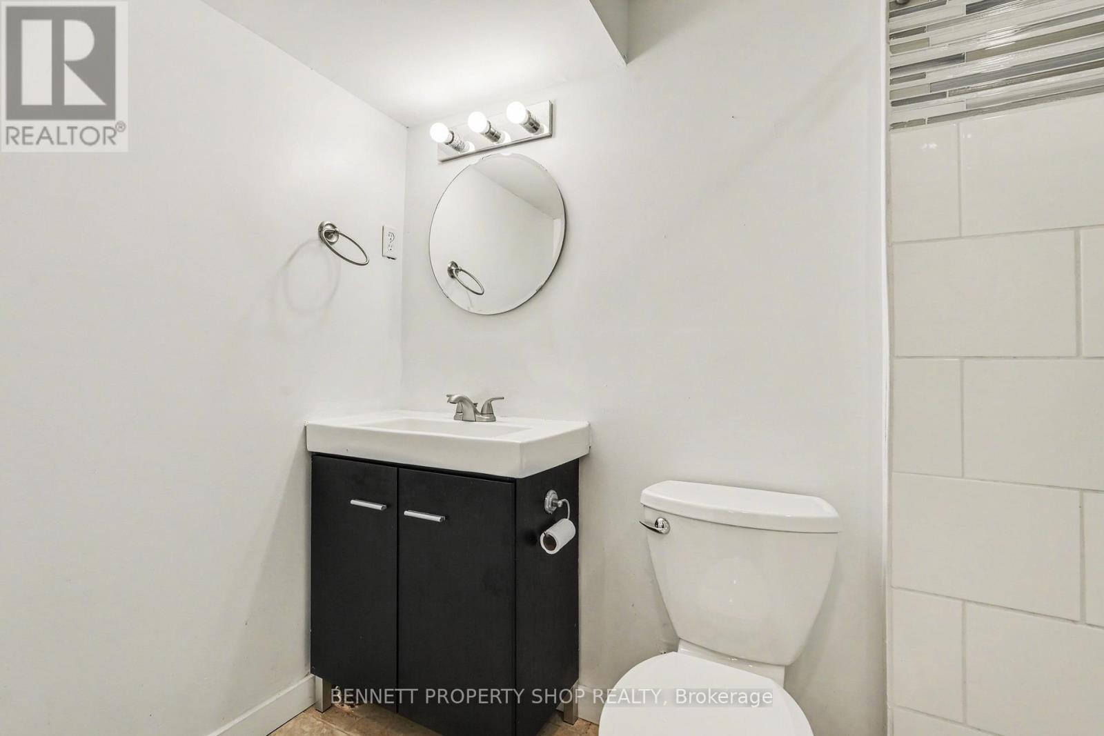 2636 Elmhurst Street, Ottawa, Ontario  K2B 7N6 - Photo 11 - X12914480