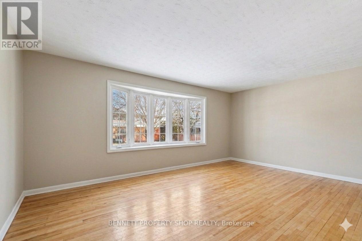 2636 Elmhurst Street, Ottawa, Ontario  K2B 7N6 - Photo 2 - X12914480