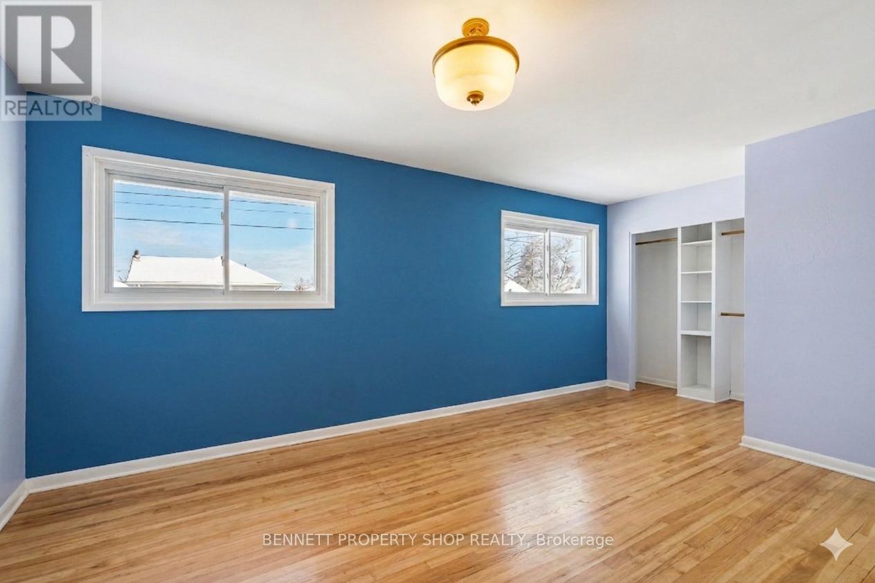 2636 Elmhurst Street, Ottawa, Ontario  K2B 7N6 - Photo 4 - X12914480
