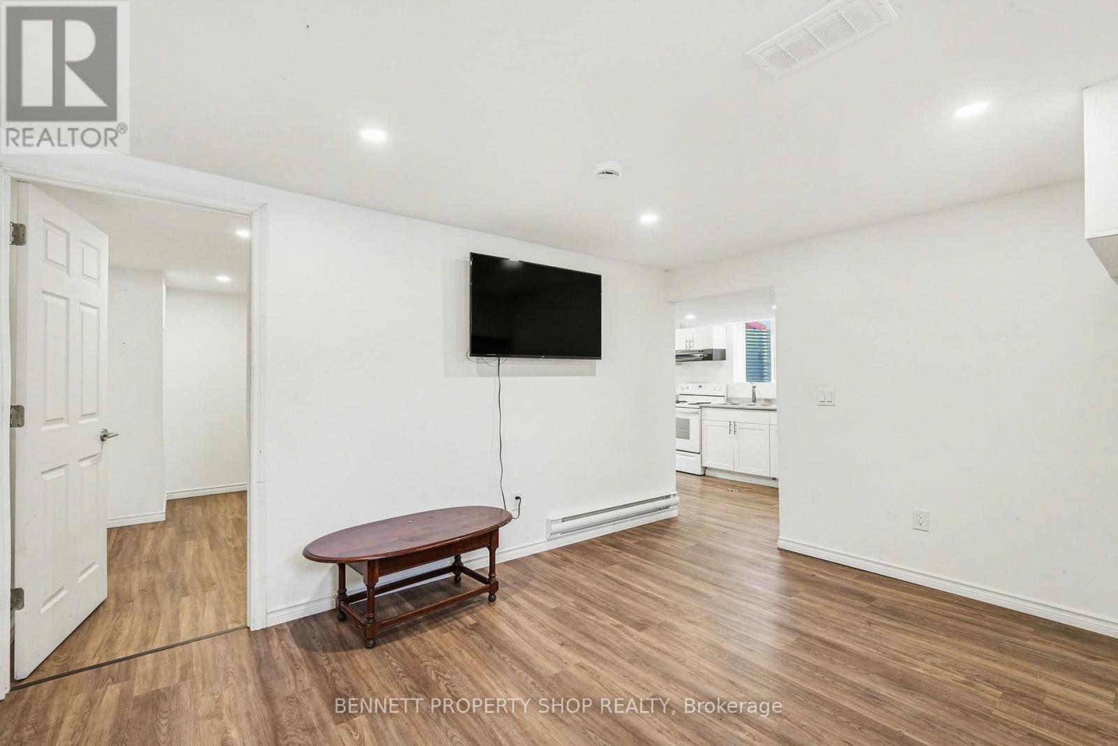 2636 Elmhurst Street, Ottawa, Ontario  K2B 7N6 - Photo 7 - X12914480