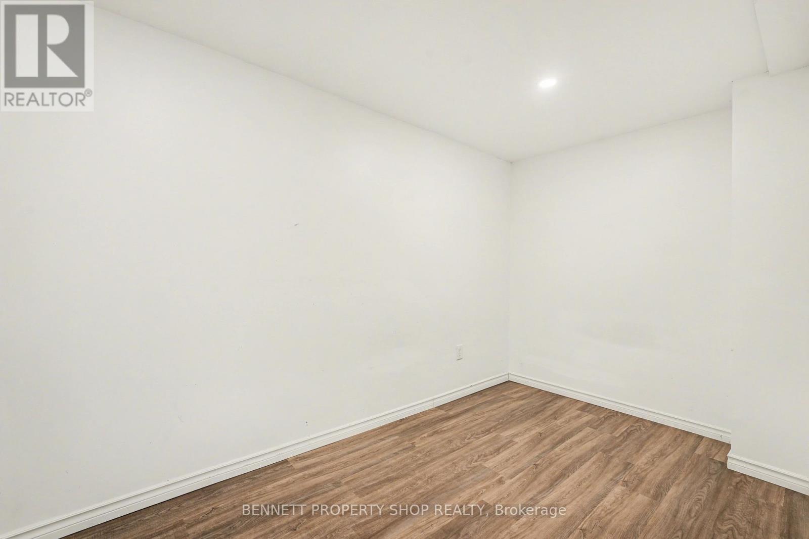 2636 Elmhurst Street, Ottawa, Ontario  K2B 7N6 - Photo 9 - X12914480