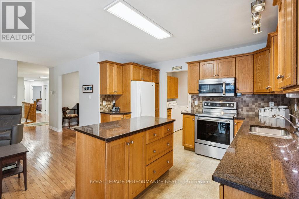 7051 Donwel Drive, Ottawa, Ontario  K4P 1M7 - Photo 9 - X12914500