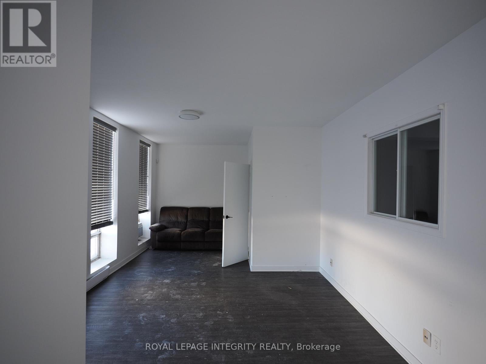 10-11 - 2295 Stevenage Drive, Ottawa, Ontario  K1G 3W1 - Photo 4 - X12914544