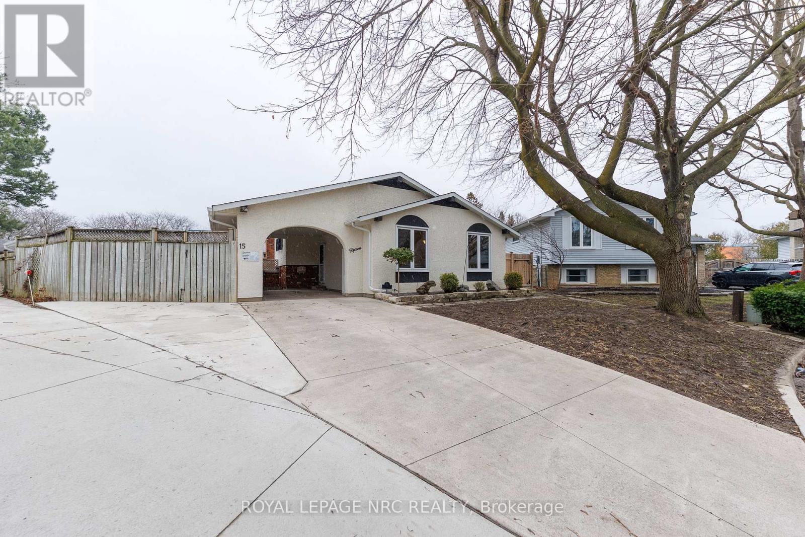 15 Carousel Circle, St. Catharines, Ontario  L2N 6C9 - Photo 2 - X12914522