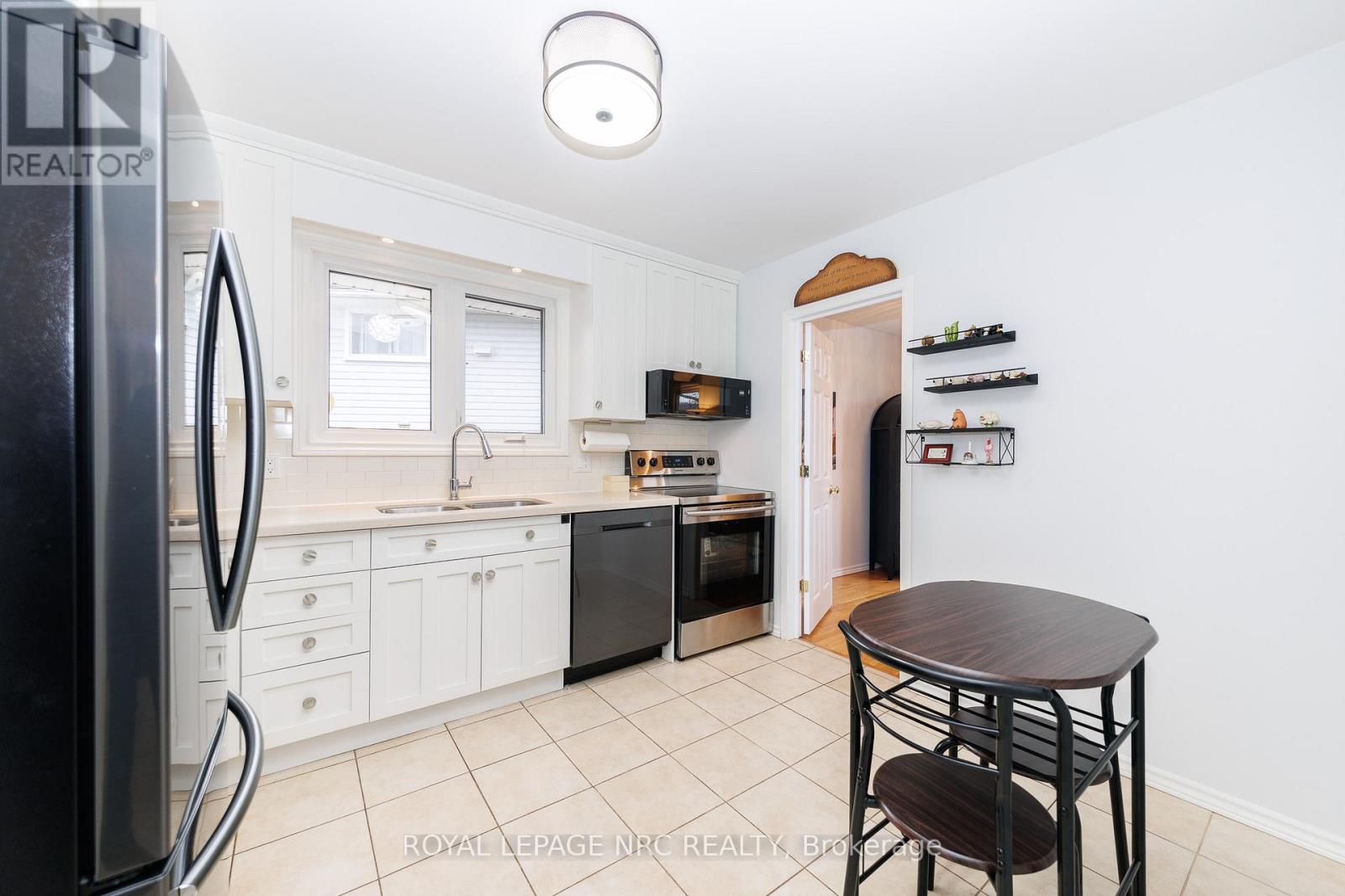 15 Carousel Circle, St. Catharines, Ontario  L2N 6C9 - Photo 6 - X12914522