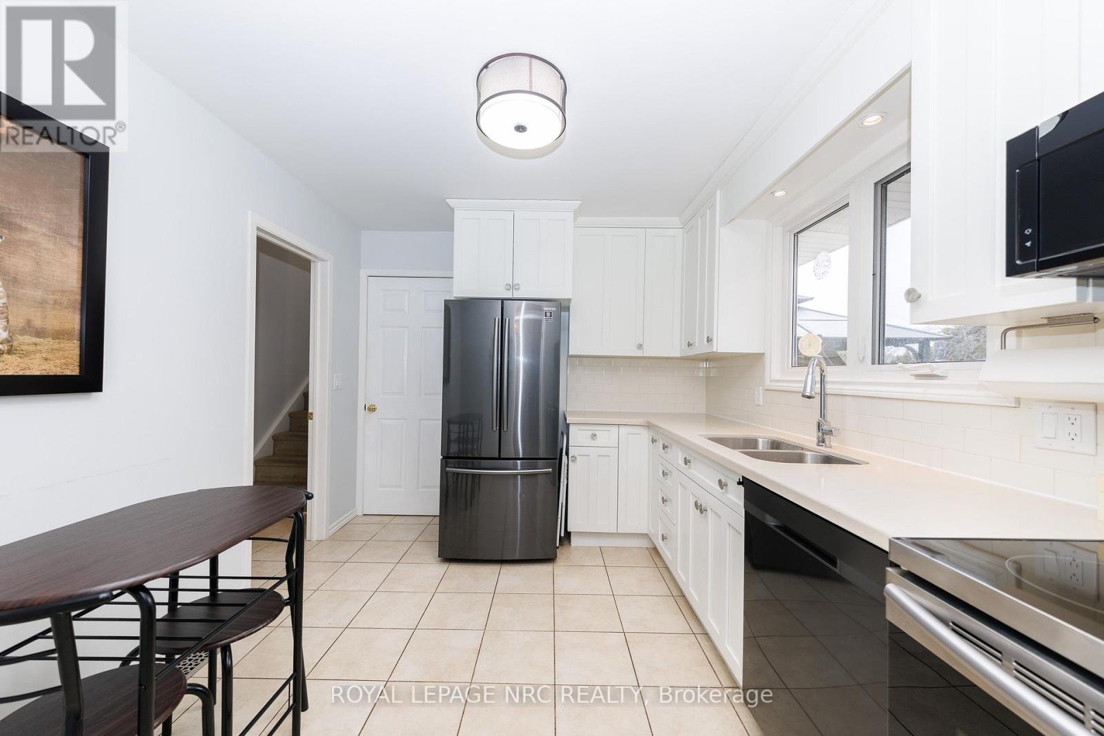 15 Carousel Circle, St. Catharines, Ontario  L2N 6C9 - Photo 7 - X12914522